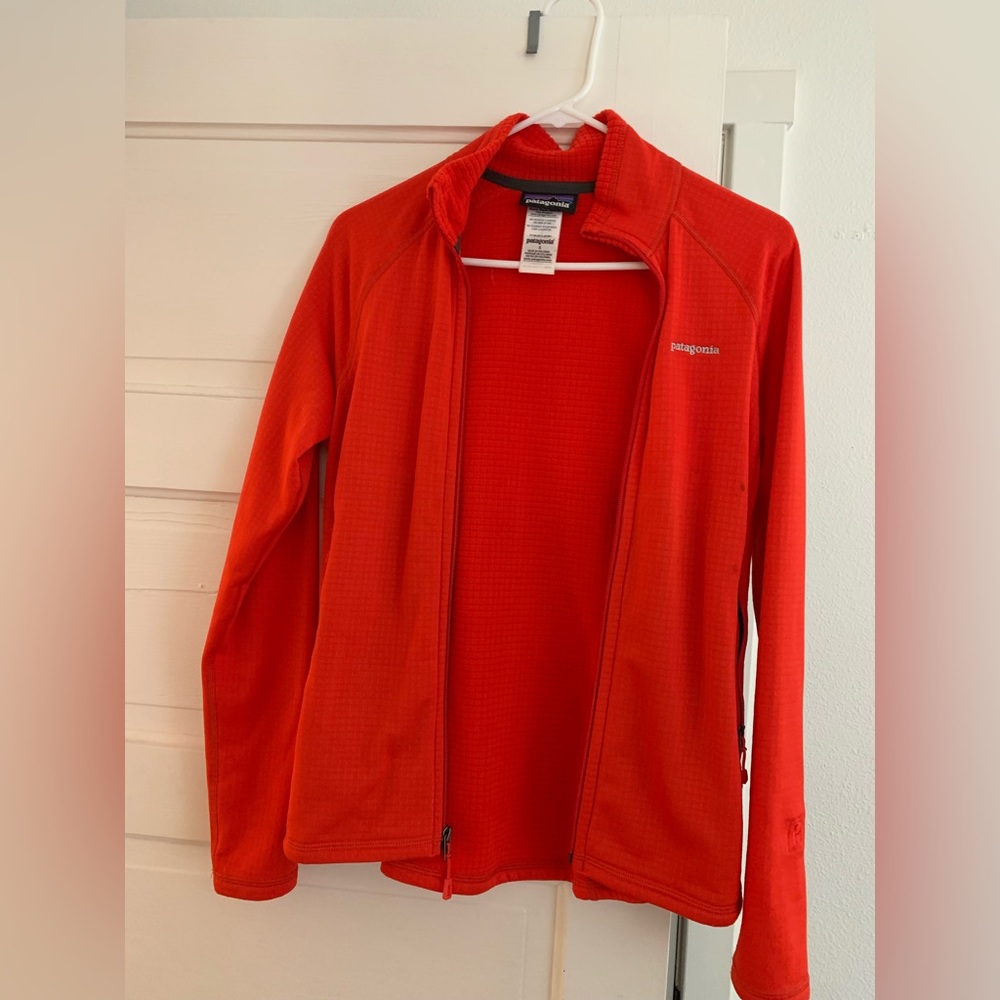 Full zip, Patagonia red R1, women’s small